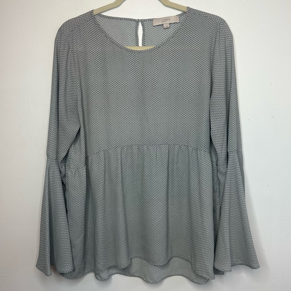 Loft Women's Bell Sleeve Gray/White Flowy Oversized Boho Top Hi Lo - Medium M
